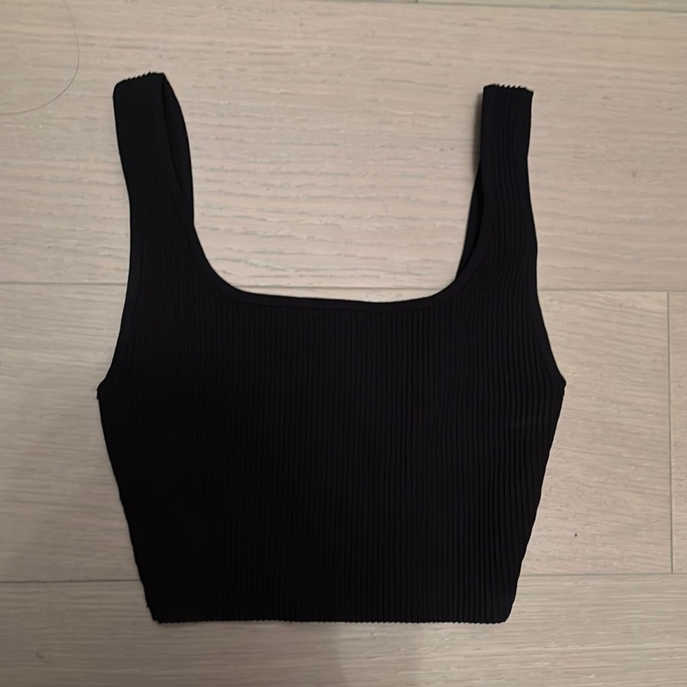 Babaton Black Sleeveless Fitted Crop Tank Top